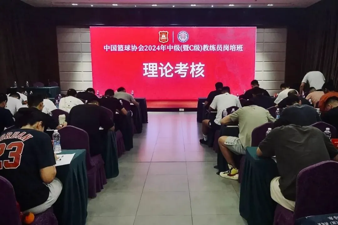 如何通过反馈分析提升篮球战术意识_0